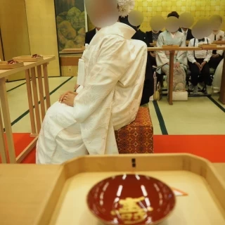 母親との距離感です。ここまで近くで挙式を挙げられます。