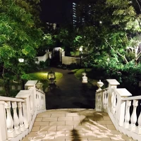 チャペル前、大階段あります