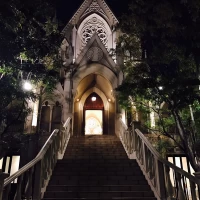 夜のチャペルも素敵です