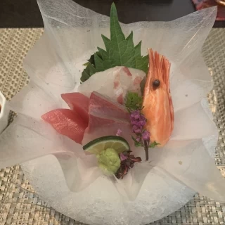 氷の器に入っていてとても素敵でした。