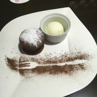 料理の試食はありません。デザートがとても美味しかったです