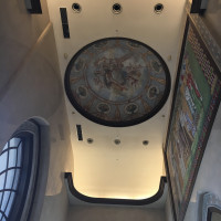 チャペル入り口前の天井