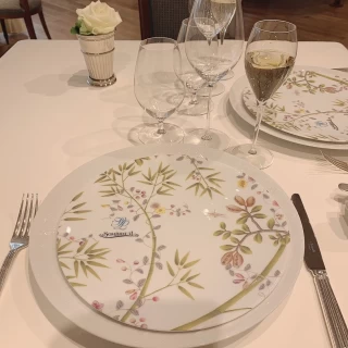 飾り皿です。柄にとても力を入れているそうです。