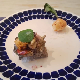 サザエのアミューズ
ウニも入っていて美味しいです。