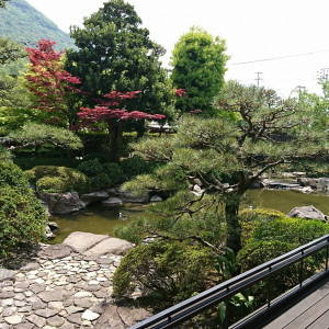 披露宴会場から日本庭園が見えました。|537569さんのTHE GARDEN DINING 弓絃葉（ザ・ガーデンダイニング ユズルハ）の写真(816053)