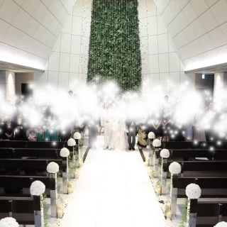 雨が降っていて中庭で撮れなかったのでチャペルで集合写真