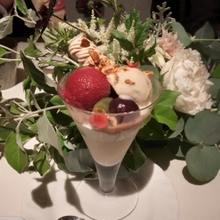 デザートもとても凝っていて美味しかった。