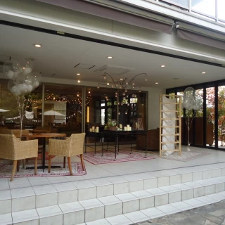 屋根付きのテラス