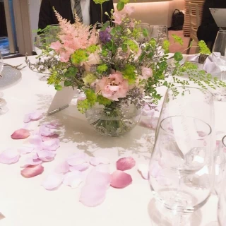 テーブルの装花。