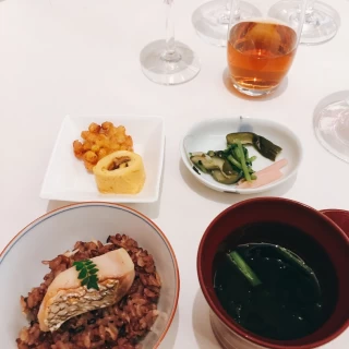 ご飯物とお吸い物。