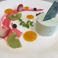 キウイのムースが季節感があって印象的でした。
