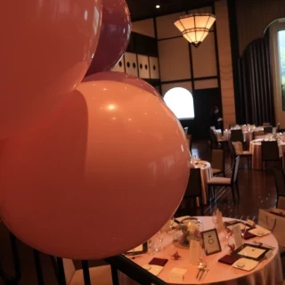 小さいですが卓の雰囲気はこんな感じで披露宴あげました。