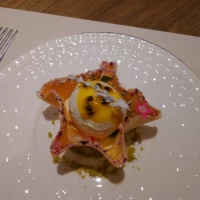 器ごと食べれるフルーツパフェ