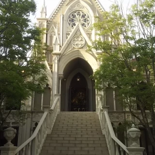 大聖堂の外観と大階段前の様子