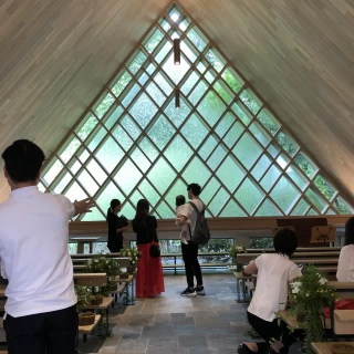 木のぬくもりを感じるチャペル