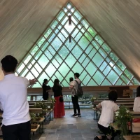 木のぬくもりを感じるチャペル