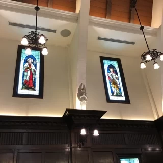 ステンドグラスも本物