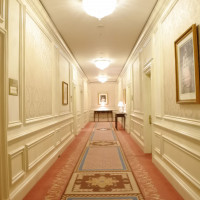 3階廊下
天井が高く、美しく高級感のある絨毯と照明が印象的
