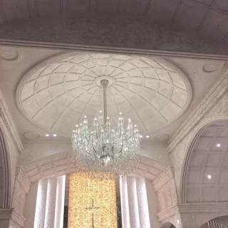 チャペルのシャンデリア