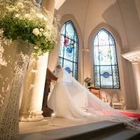 新婦、署名中
