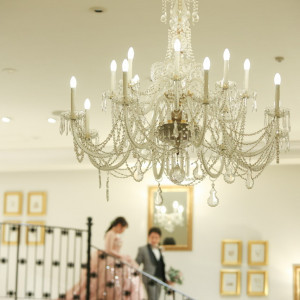 階段上まで新郎が迎えに来る演出|538841さんのアーヴェリール迎賓館(名古屋)の写真(1334781)