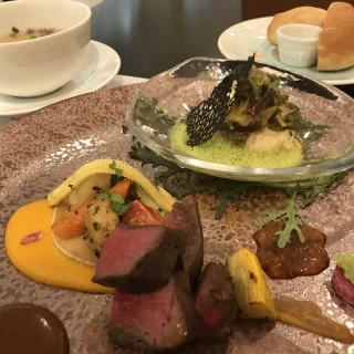 肉料理です