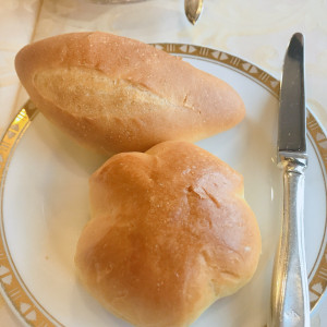 ふかふかのパン。おかわりもできるそう。|538987さんのホテルオークラ新潟の写真(1018459)