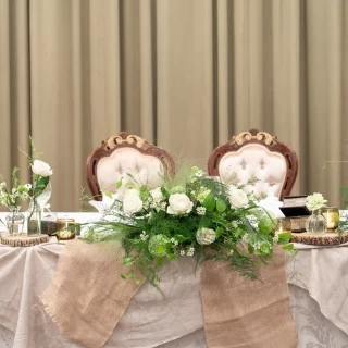 二次会会場の新郎新婦席です。