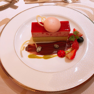 ピスタチオとフランボワーズのムース