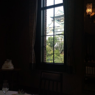座る席によっては窓から見える大阪城