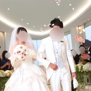 新郎新婦退場。フラワーシャワー
