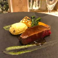 メインのお肉。牛ロースはとても柔らかくて美味しかったです。