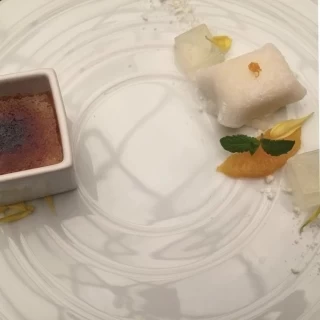 デザートはほうじ茶のブリュレゆずの爽やかなパルフェ