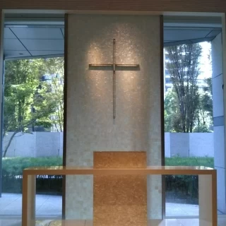 十字架の周りの貝殻が素敵です