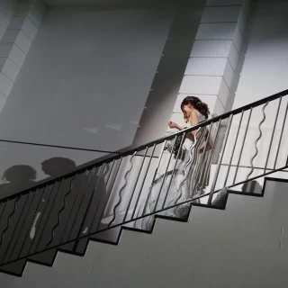 階段からの入場でした