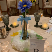 ゲストテーブルの造花装花。手作りです。