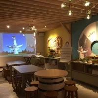 キャンプ専用の二つ目の会場ではプロジェクターも完備。
