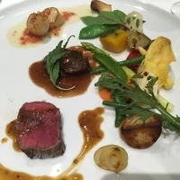 ワンプレート試食。お肉が美味しい。野菜は塩気が多かった。