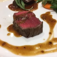 お肉は柔らかくソースが少し辛めで美味しかったです。
