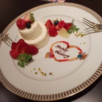 試食のケーキ。飾りつけがかわいいです