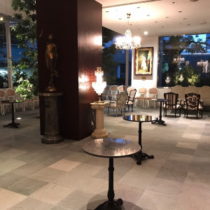 ゲスト控え室には高価な飾り物が並んでいます|539635さんのwest 53rd日本閣(ウェストフィフティーサード ニホンカク)（ウエディング取扱終了）の写真(867255)