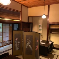 ヒカリヤヒガシ