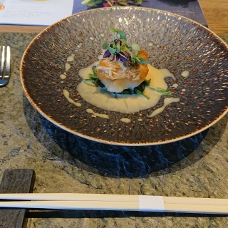 試食 (甘鯛のうろこ焼き 西京味噌のソース)