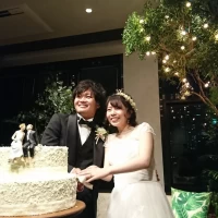 ケーキ入刀 1人1000円のウェディングケーキ