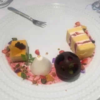 デザートひとつひとつ凝っていて美味しい