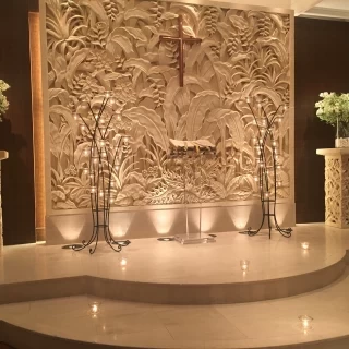 白の石の彫刻が素敵