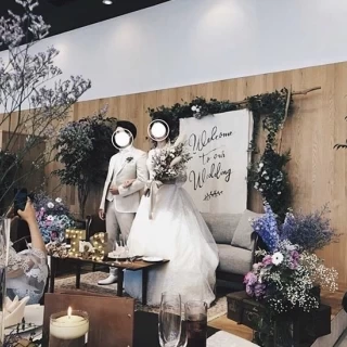 会場の雰囲気に合わせてソファー席にしました。