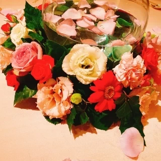 淡いピンクや濃いピンクでかわいらしい感じでお願いしました。