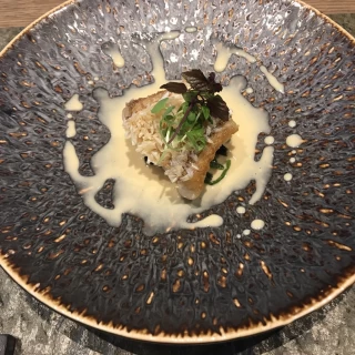 お魚メイン料理の鯛の鱗焼き
