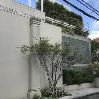 チャペル、披露宴会場のある外観
